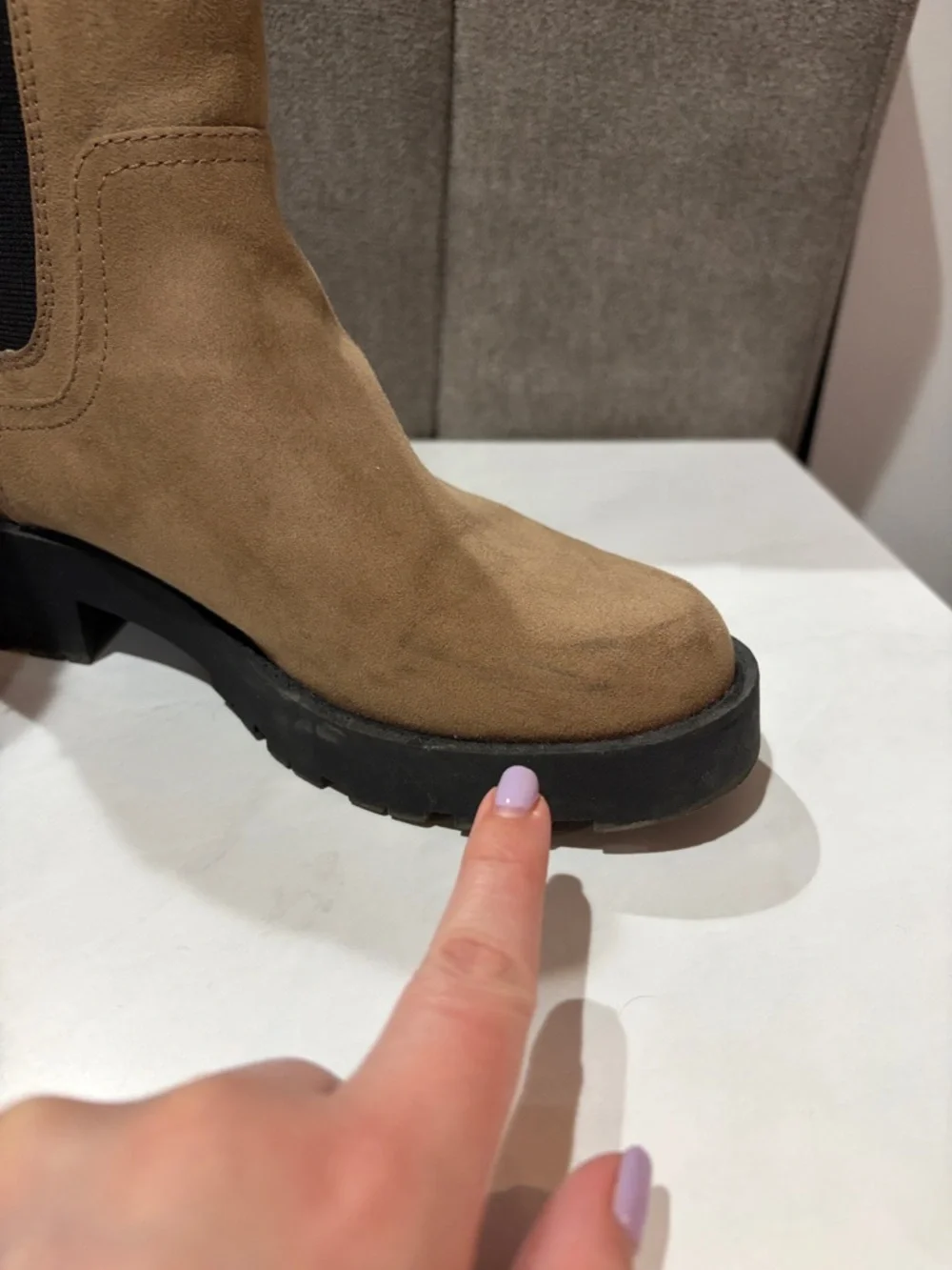 Old Navy Women's Tan Chelsea Lug-Sole Boots - Picture 5 of 5